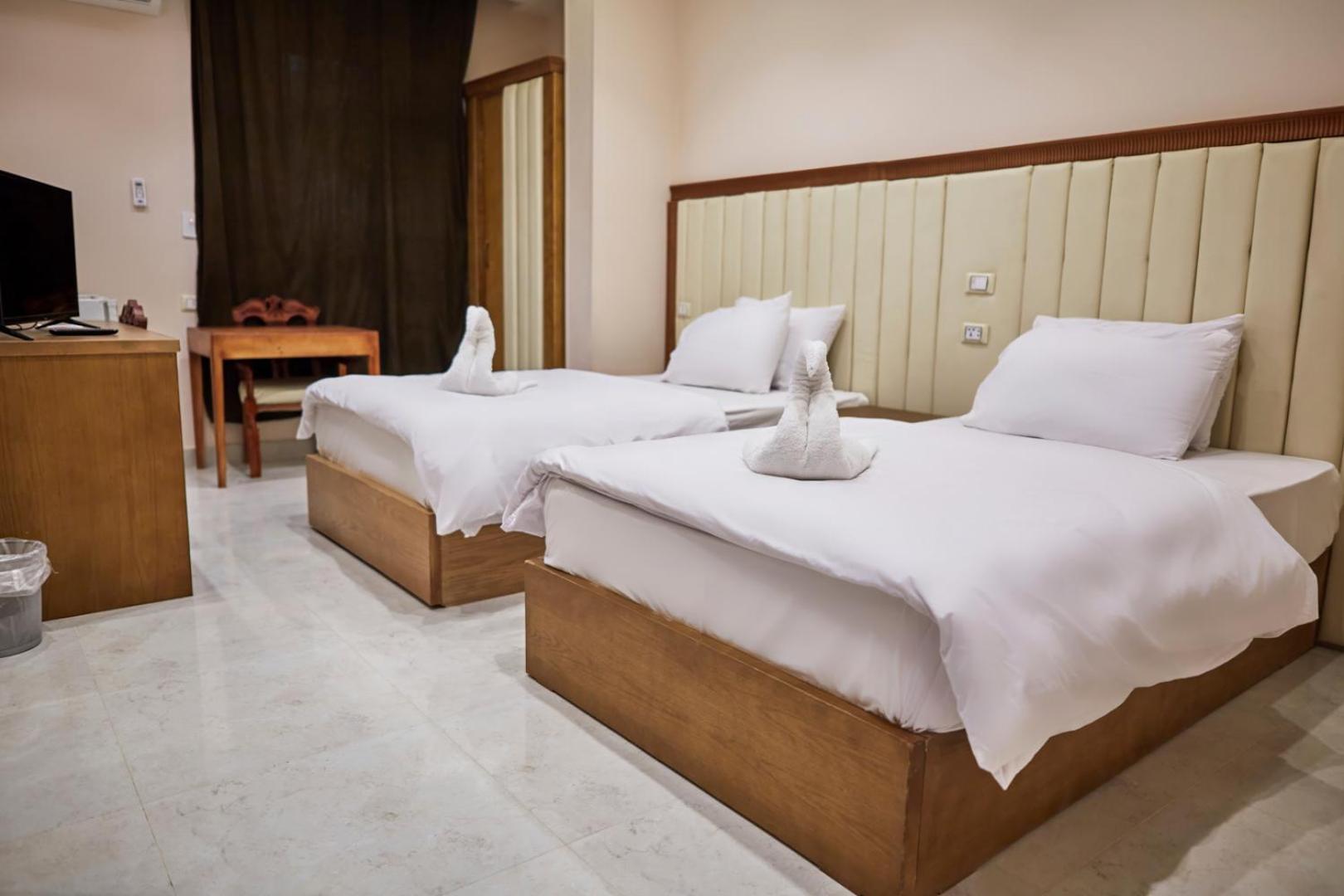 Grand Pyramid View Hotel Kafret el-Gabal Zewnętrze zdjęcie